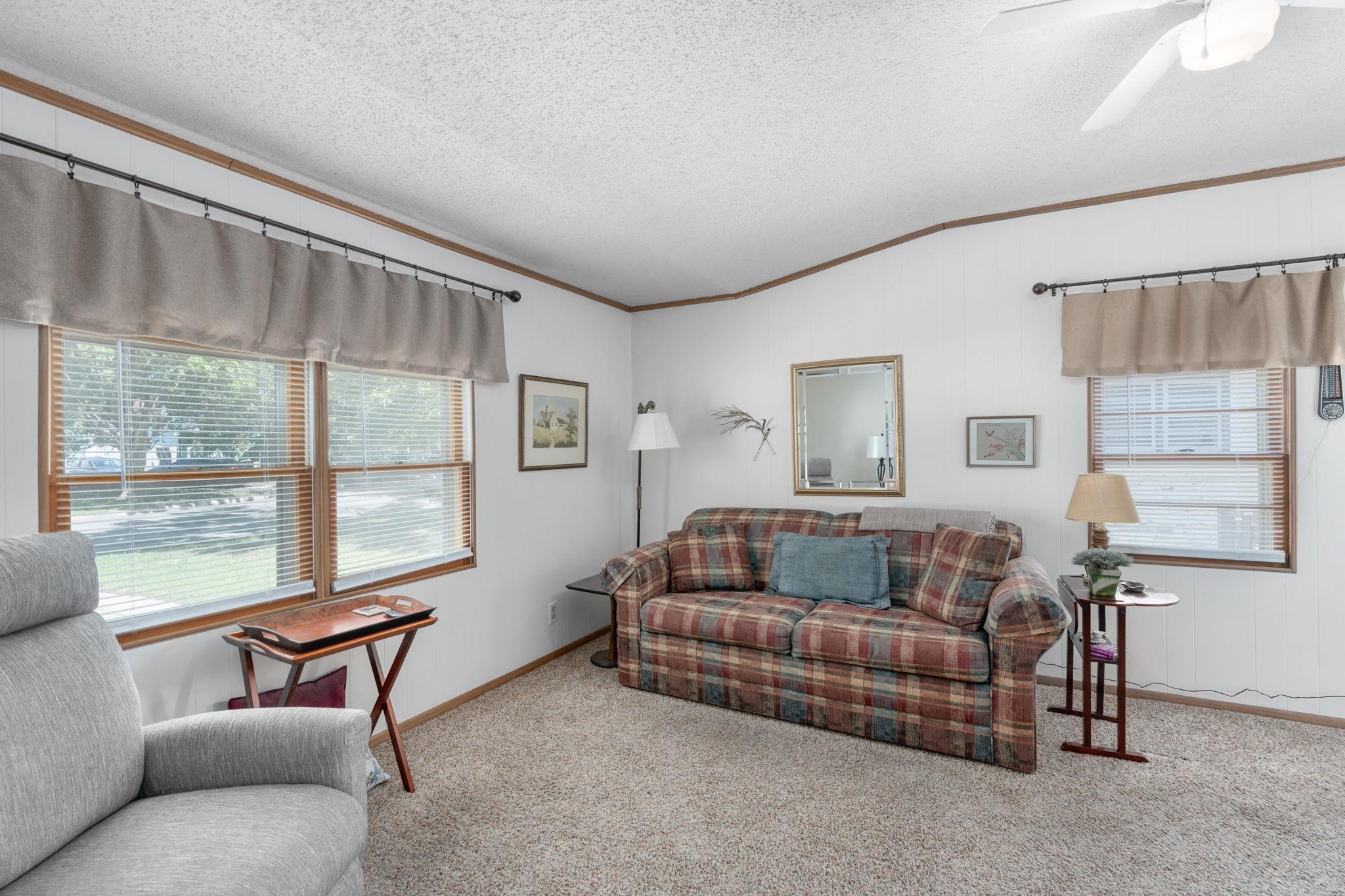 Wichita, Kansas 67216, United States, 3 Bedrooms Bedrooms, ,1 BathroomBathrooms,Residential,Pending,58033