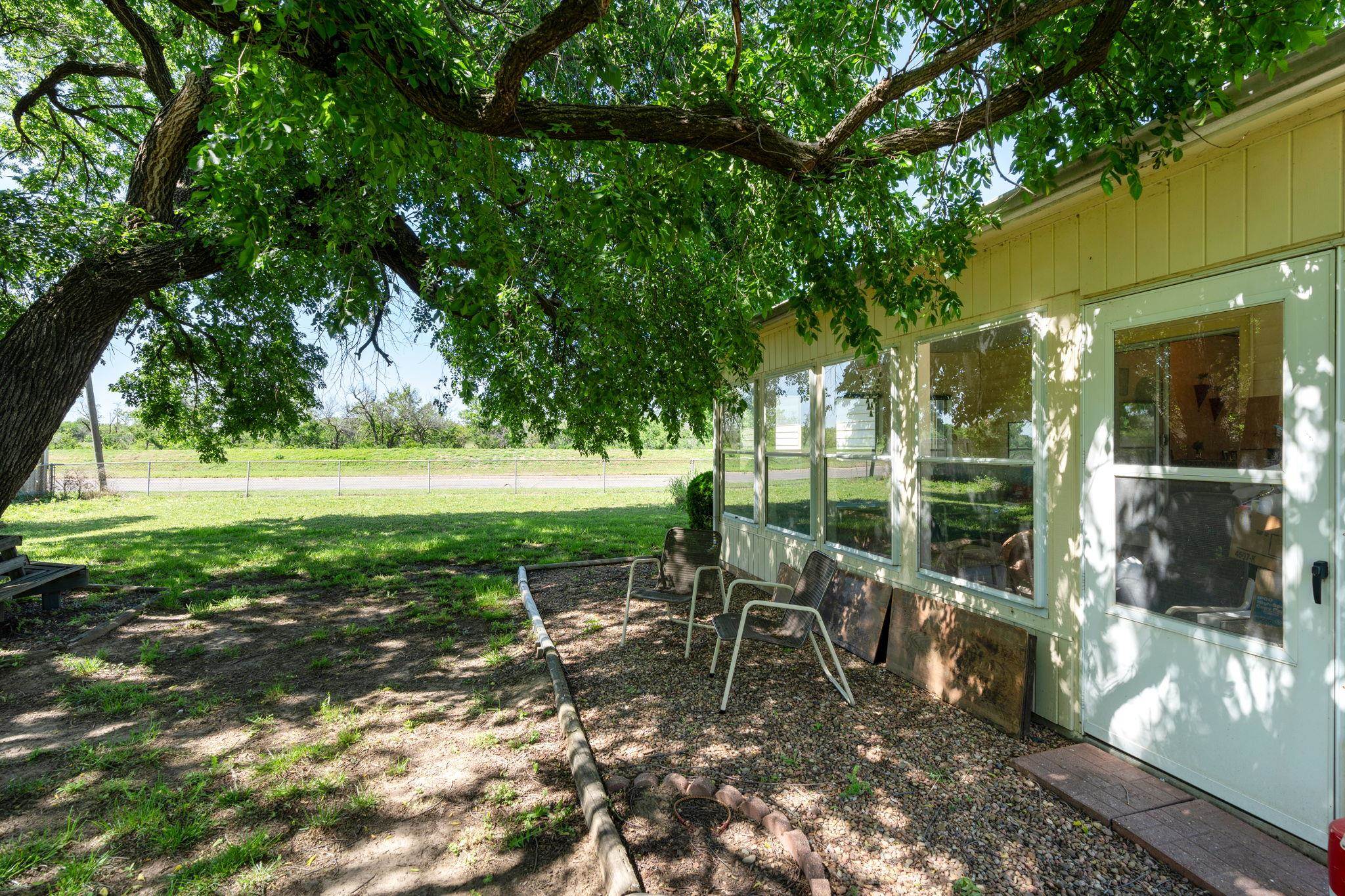 Wichita, Kansas 67216, United States, 3 Bedrooms Bedrooms, ,1 BathroomBathrooms,Residential,Pending,58033