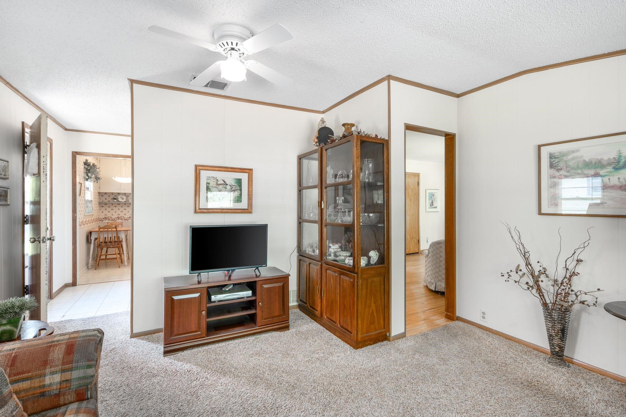 Wichita, Kansas 67216, United States, 3 Bedrooms Bedrooms, ,1 BathroomBathrooms,Residential,Pending,58033