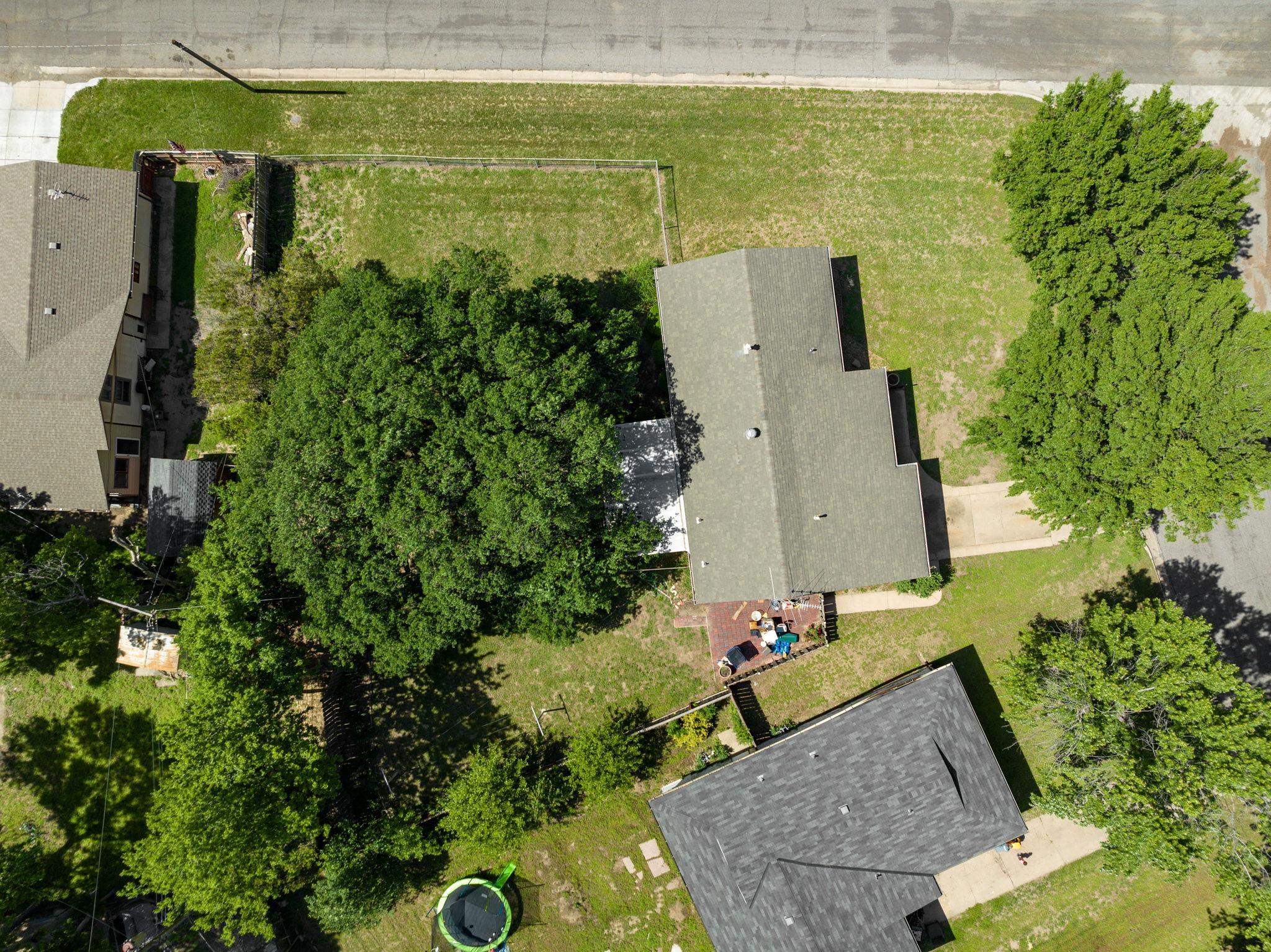 Wichita, Kansas 67216, United States, 3 Bedrooms Bedrooms, ,1 BathroomBathrooms,Residential,Pending,58033