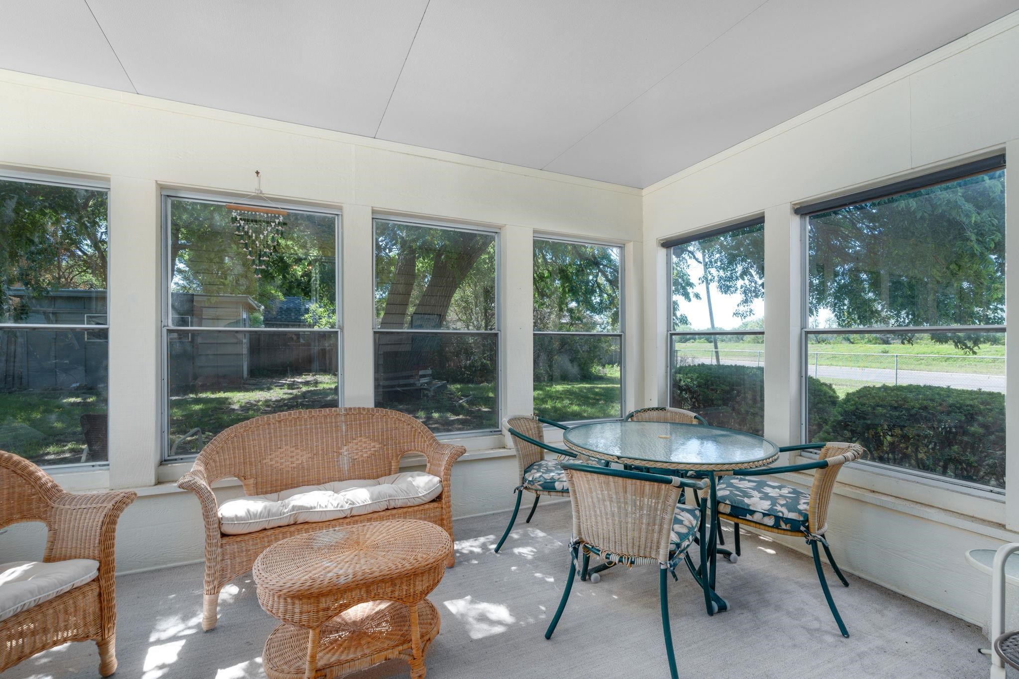 Wichita, Kansas 67216, United States, 3 Bedrooms Bedrooms, ,1 BathroomBathrooms,Residential,Pending,58033