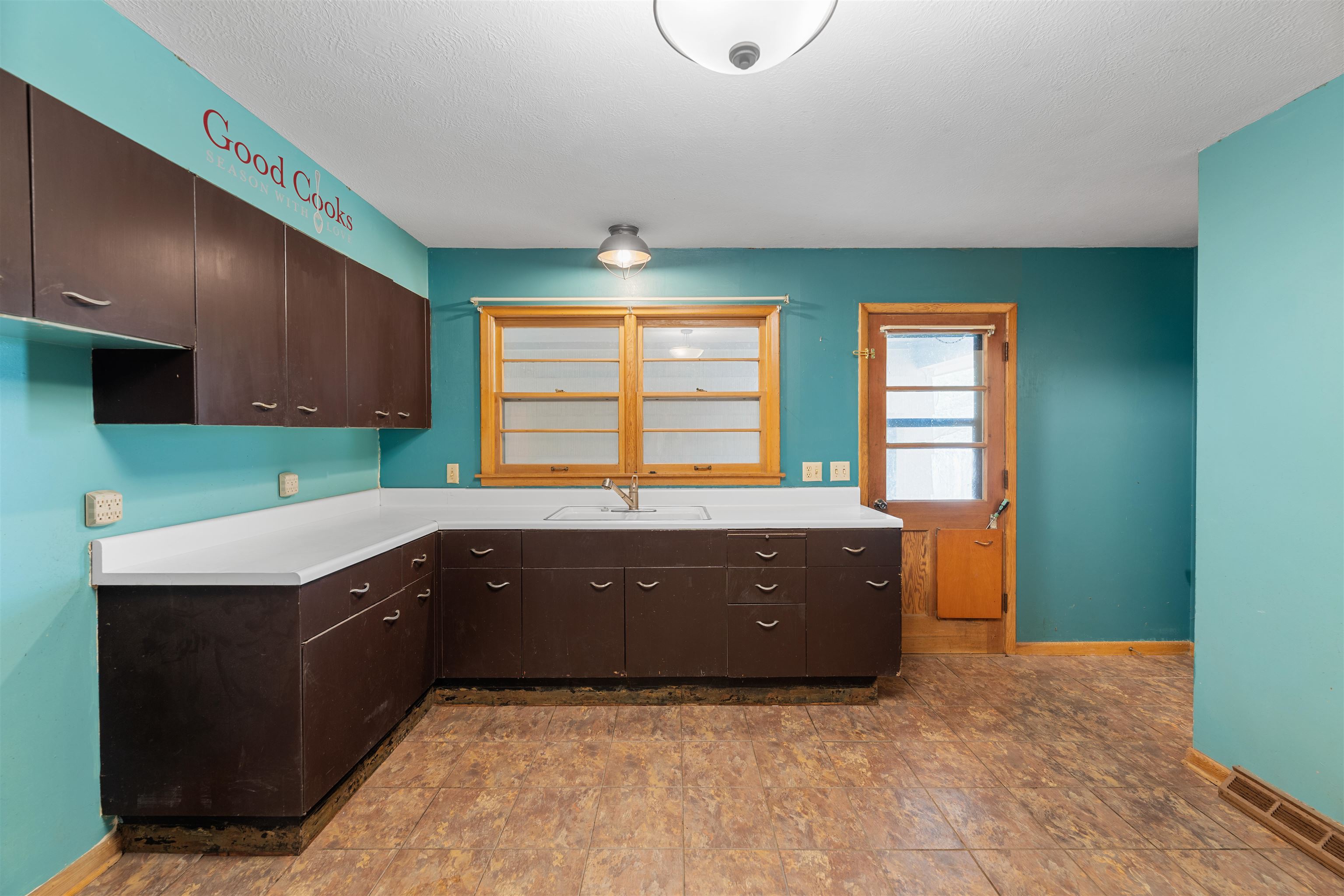 511 S Marymount Rd, Salina, Kansas image 8
