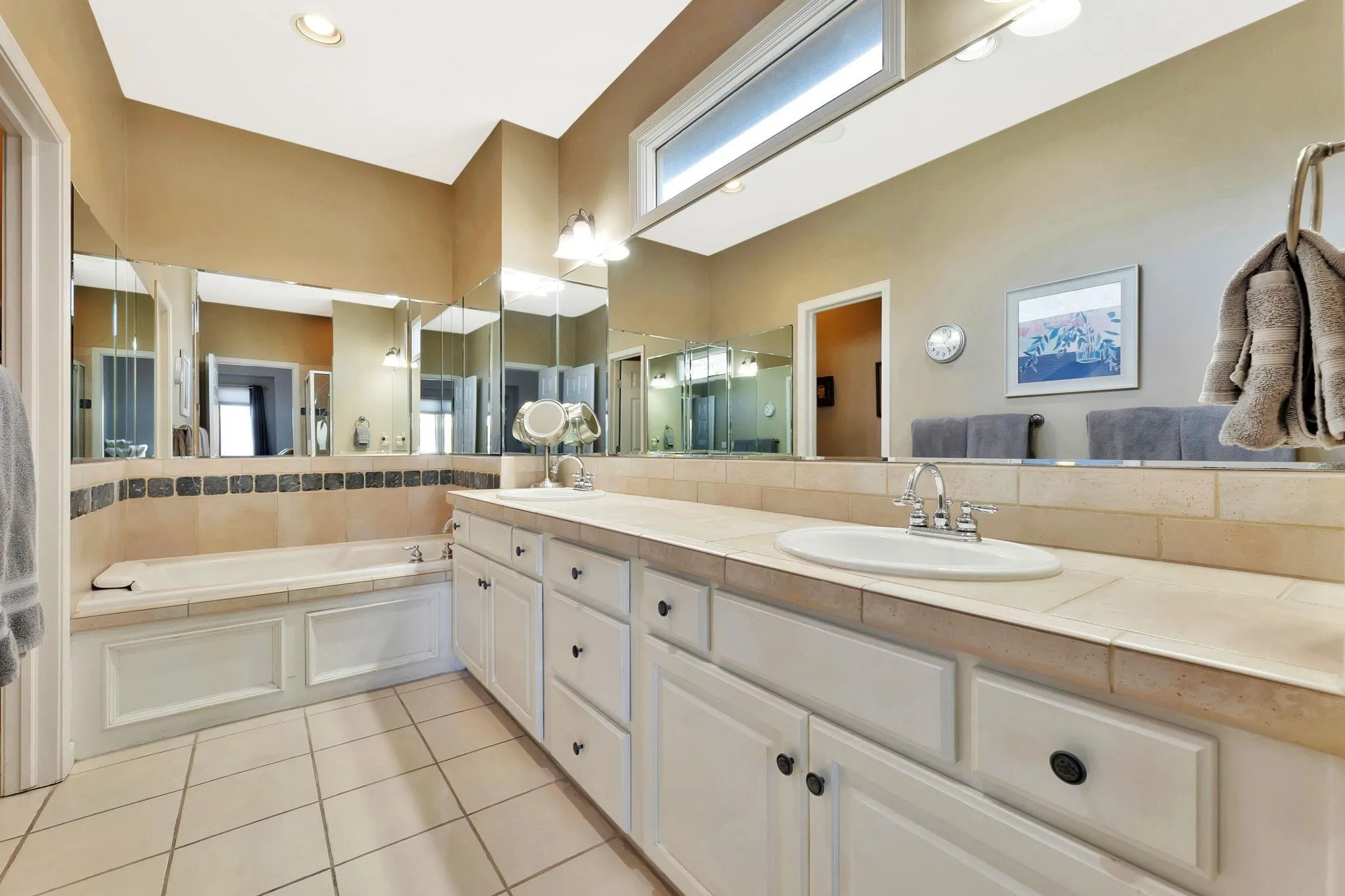 Wichita, Kansas 67206, United States, 3 Bedrooms Bedrooms, ,3 BathroomsBathrooms,Residential,Active,256271