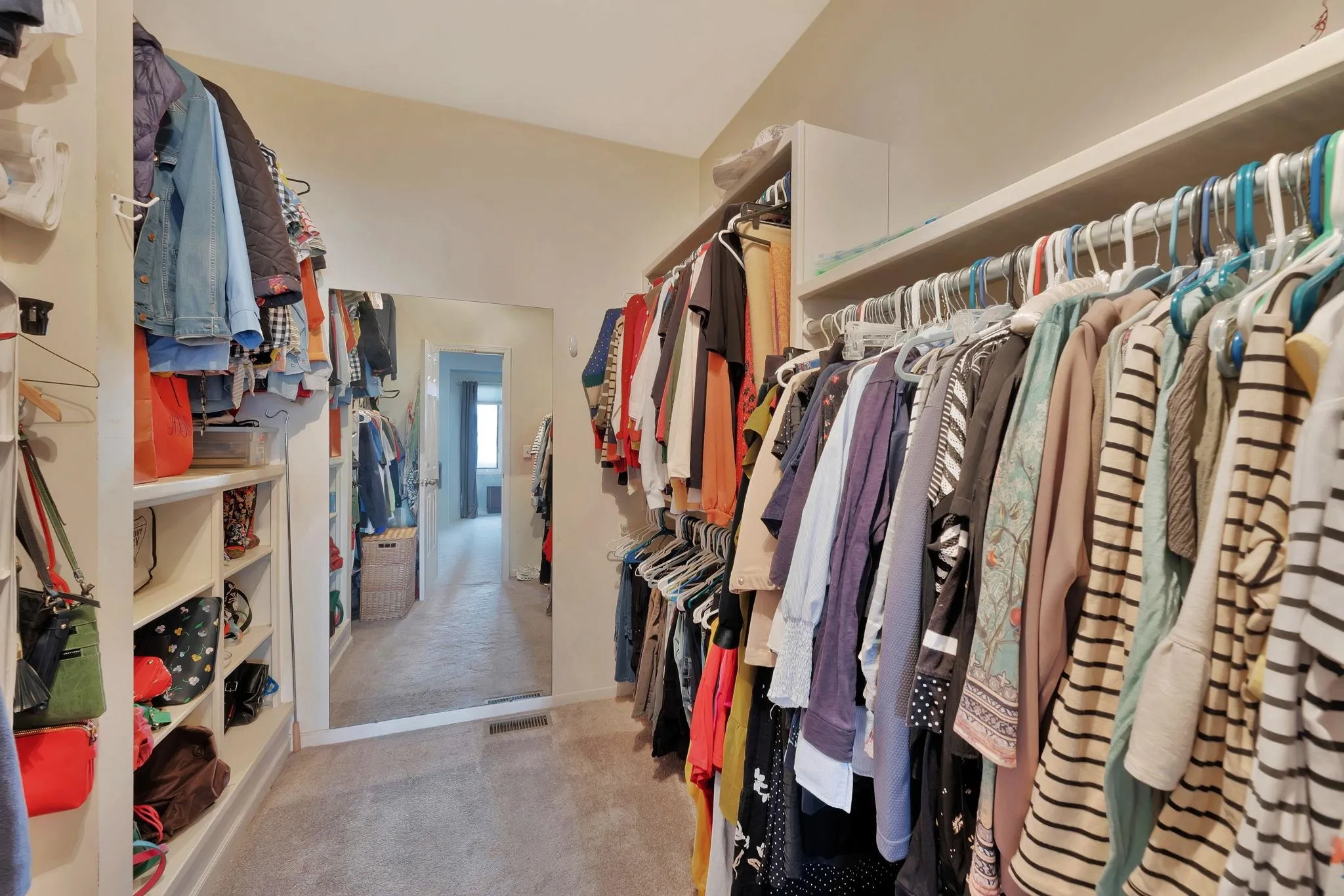 Wichita, Kansas 67206, United States, 3 Bedrooms Bedrooms, ,3 BathroomsBathrooms,Residential,Active,256271