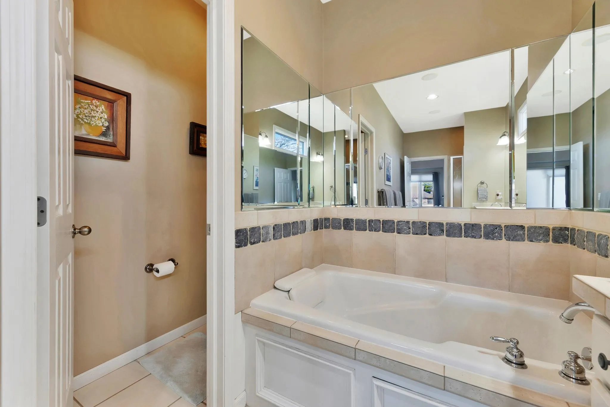 Wichita, Kansas 67206, United States, 3 Bedrooms Bedrooms, ,3 BathroomsBathrooms,Residential,Active,256271