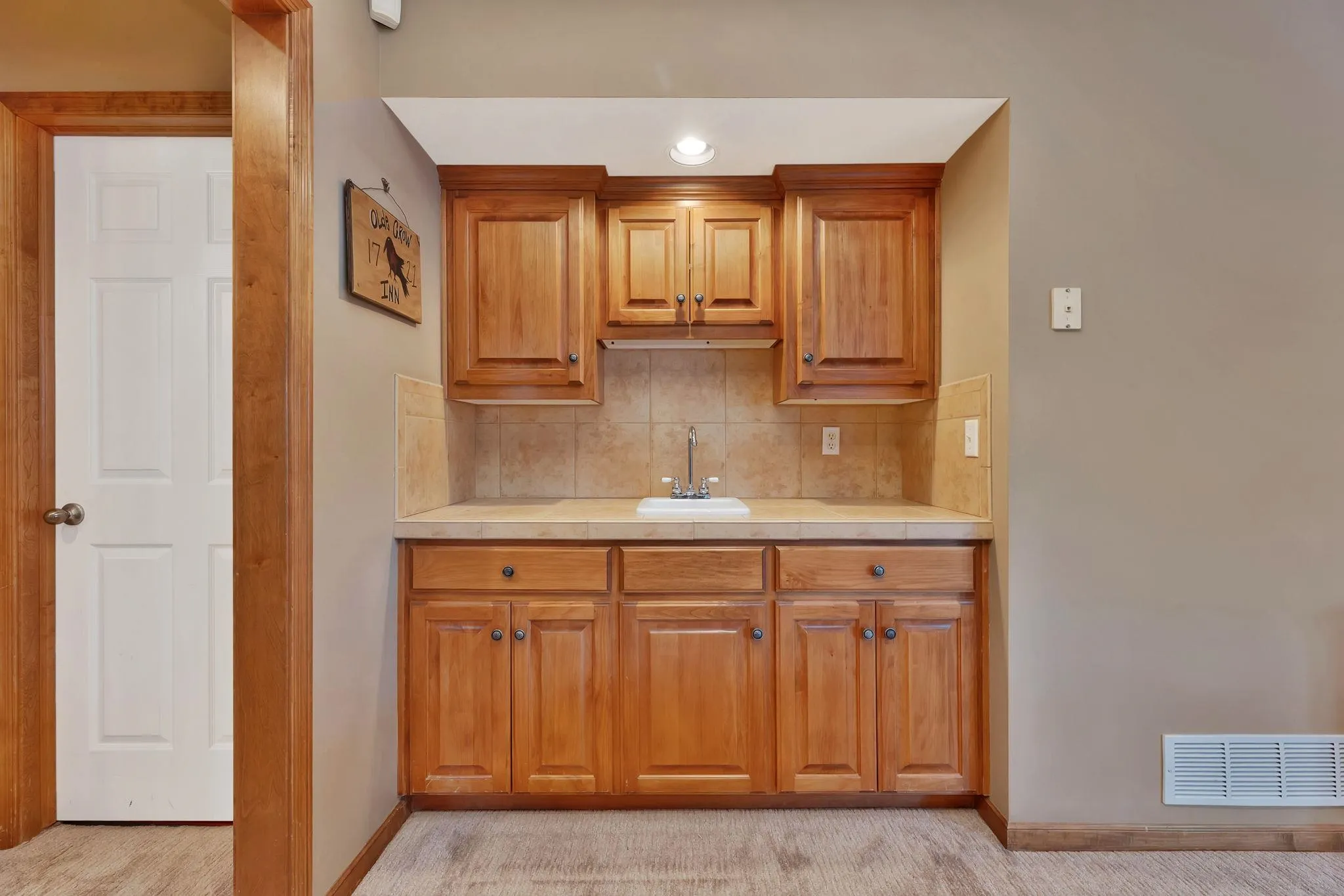 Wichita, Kansas 67206, United States, 3 Bedrooms Bedrooms, ,3 BathroomsBathrooms,Residential,Active,256271