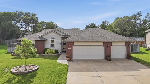 Homes For Sale - 941 S Sandalwood St<br/> Wichita, KS 67230