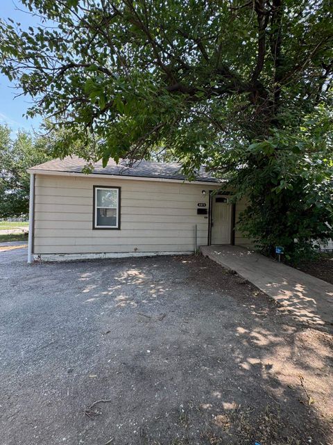 Photo of 2673 S Holyoke St, Wichita, KS 67210 (MLS # 669286)