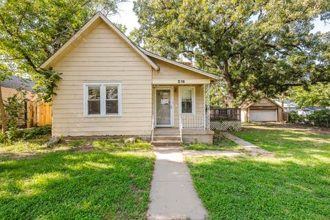 Homes For Sale - 516 W Carr Ave<br/> El Dorado, KS 67042