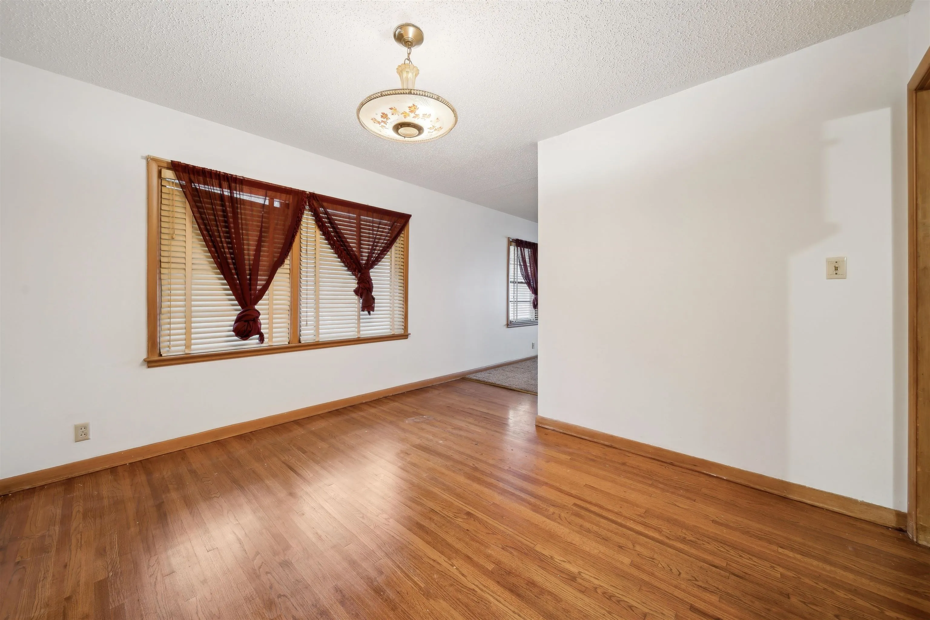 Wichita, Kansas 67208, United States, 3 Bedrooms Bedrooms, ,2 BathroomsBathrooms,Residential,Active,88478