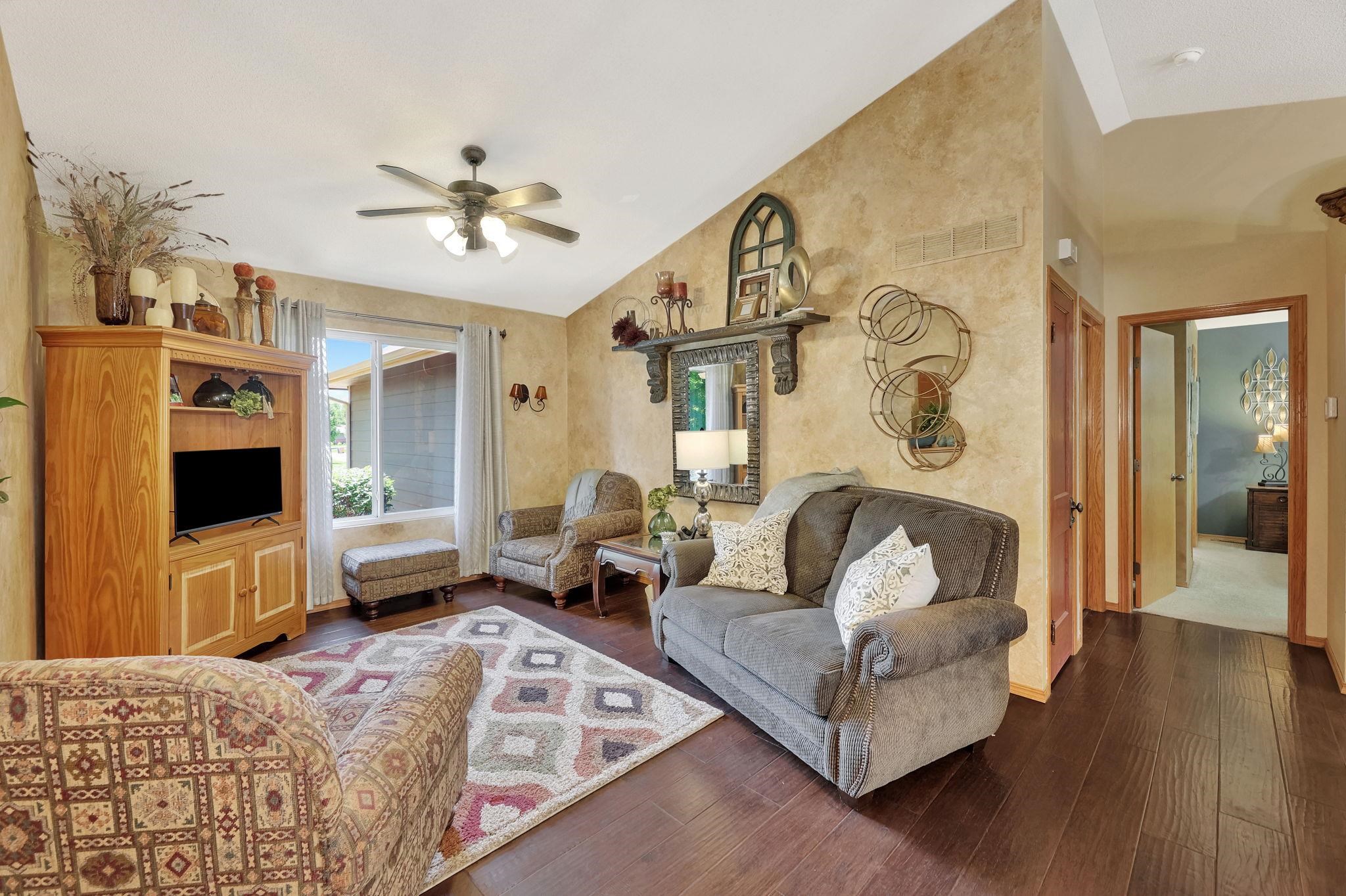 Wichita, Kansas 67219, United States, 4 Bedrooms Bedrooms, ,3 BathroomsBathrooms,Residential,Pending,55055