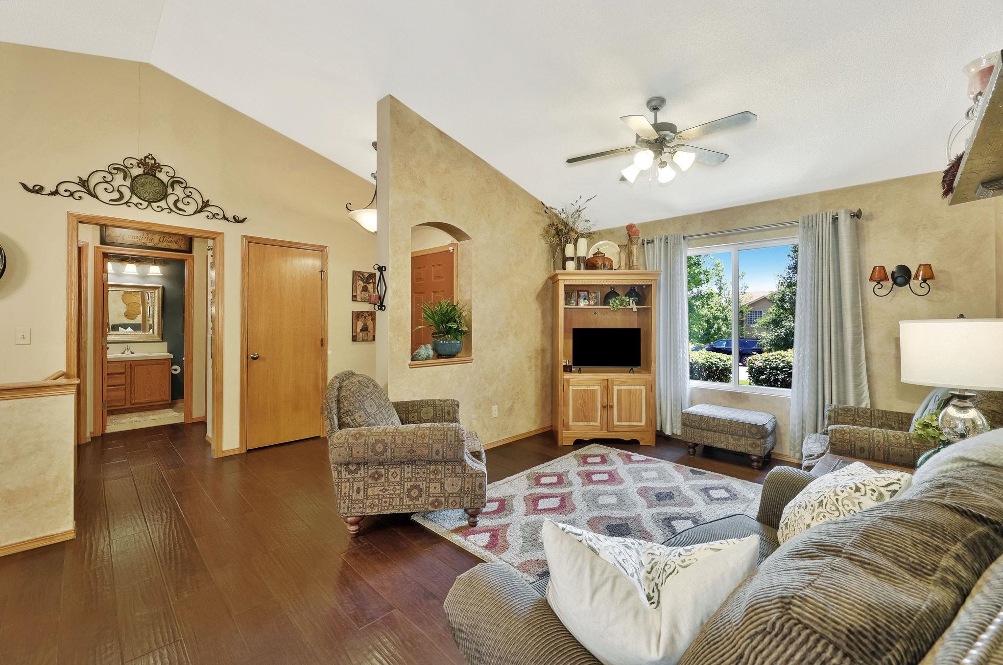 Wichita, Kansas 67219, United States, 4 Bedrooms Bedrooms, ,3 BathroomsBathrooms,Residential,Pending,55055