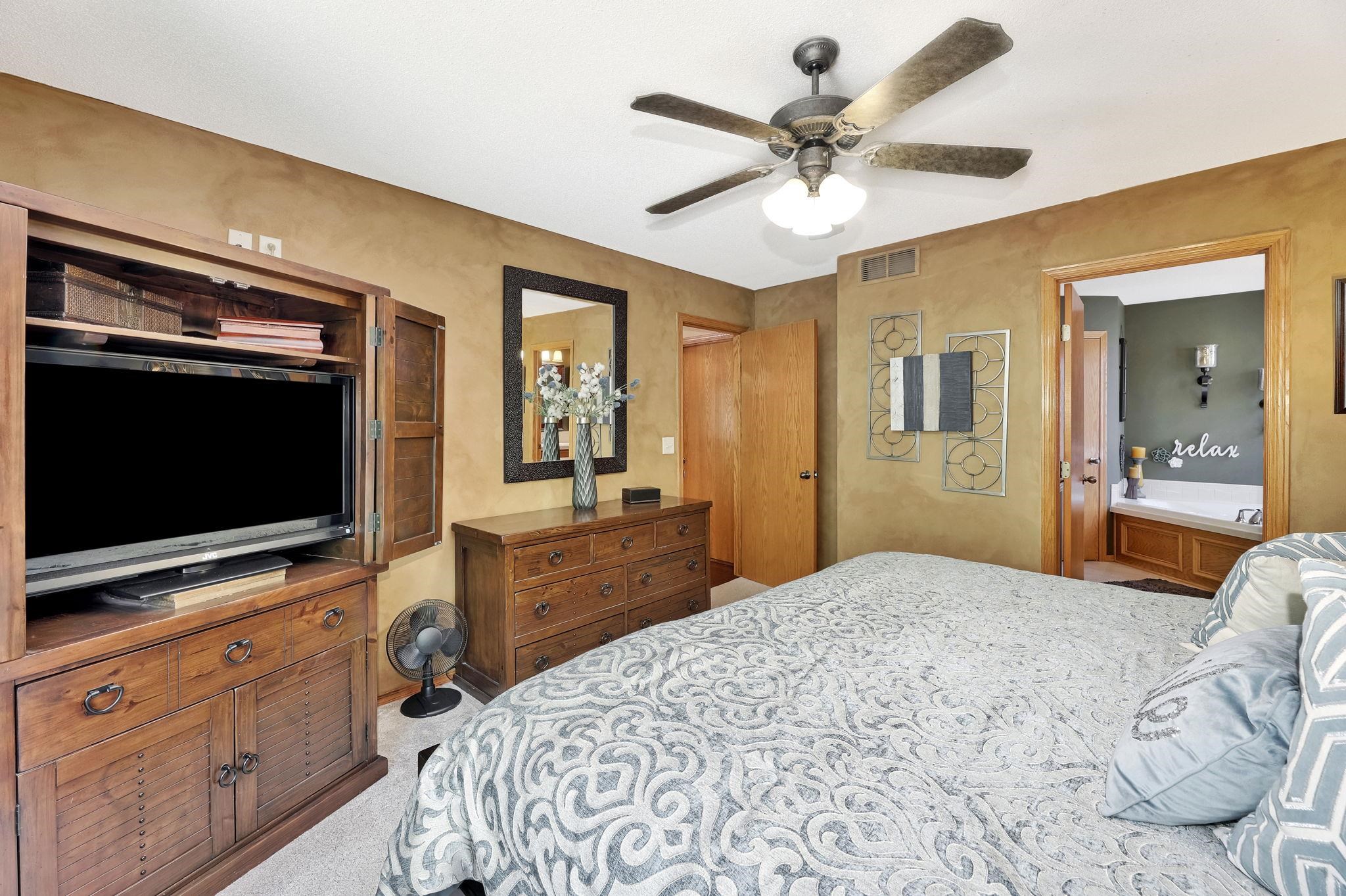 Wichita, Kansas 67219, United States, 4 Bedrooms Bedrooms, ,3 BathroomsBathrooms,Residential,Pending,55055