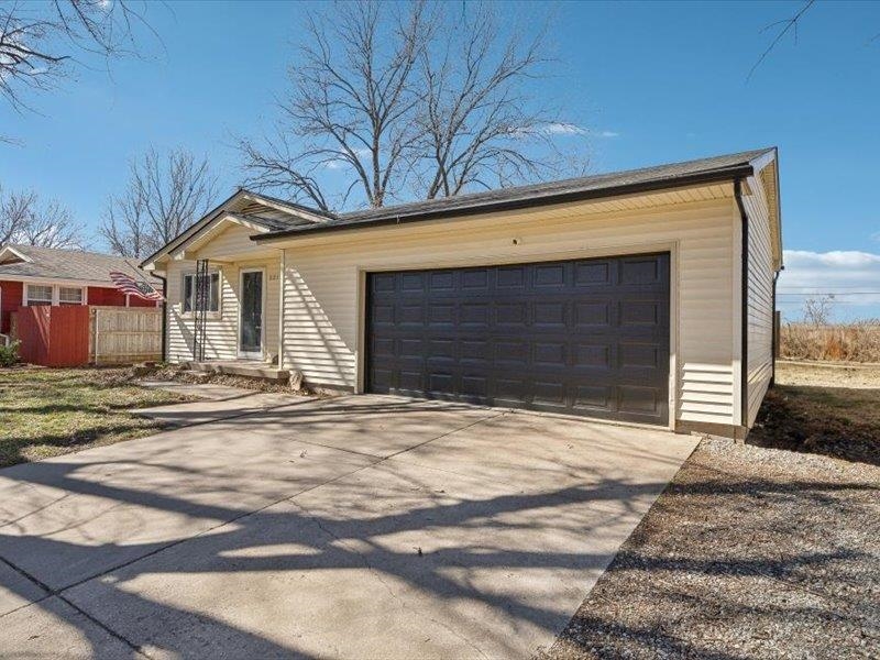 521 Wire Ave, Haysville, Kansas image 3
