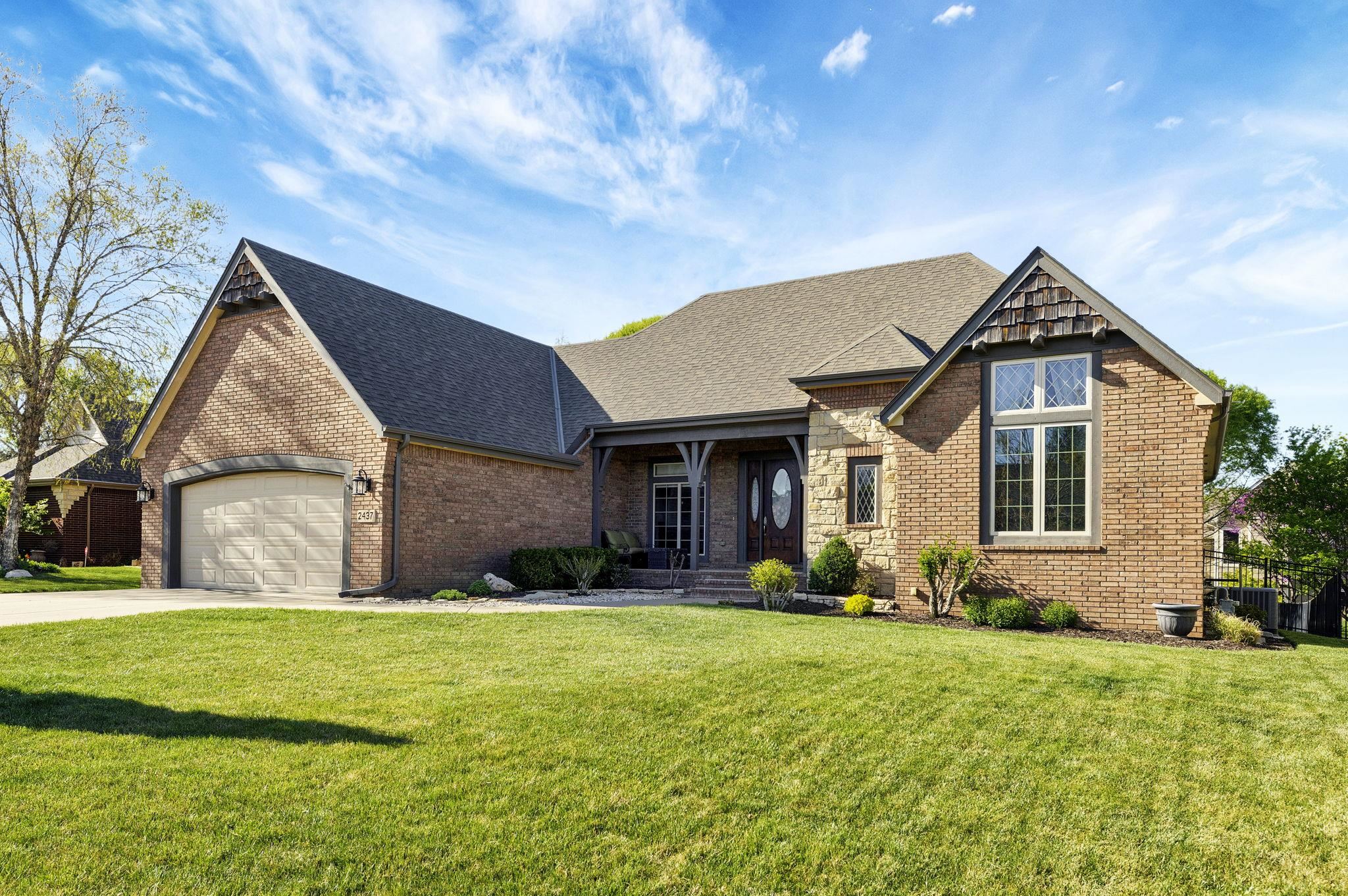 2437 N Peckham Ct, Wichita, Kansas image 2