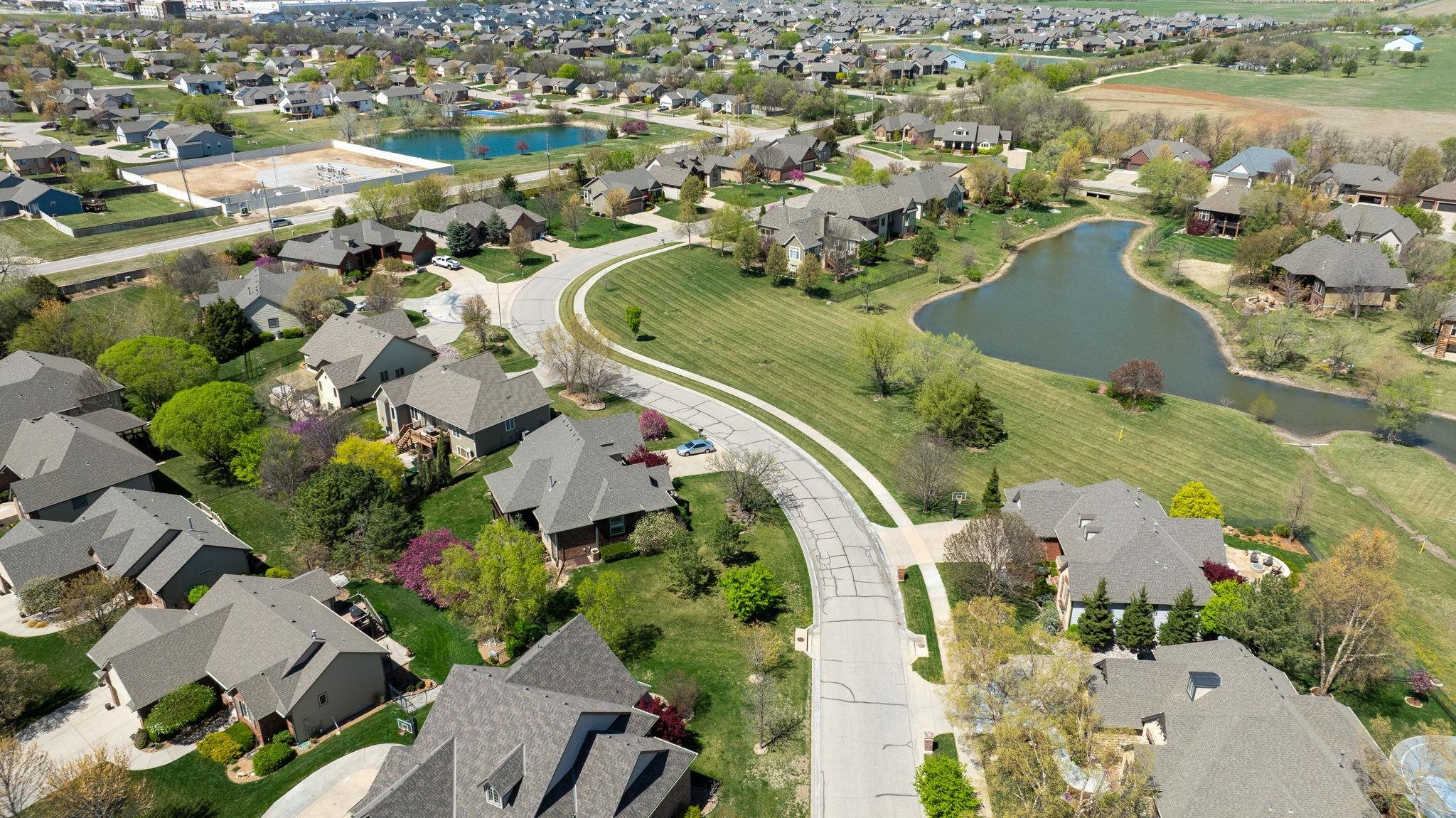 2437 N Peckham Ct, Wichita, Kansas image 35