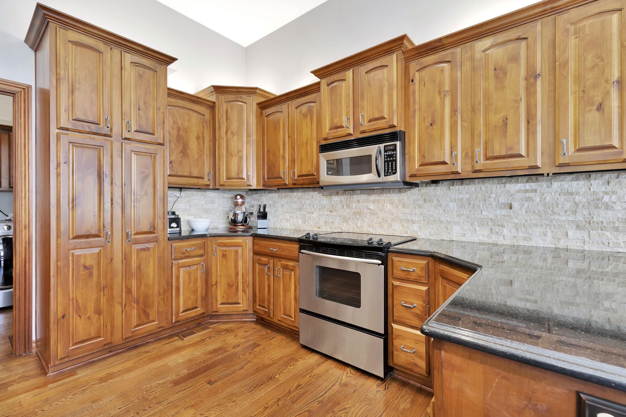 2437 N Peckham Ct, Wichita, Kansas image 9