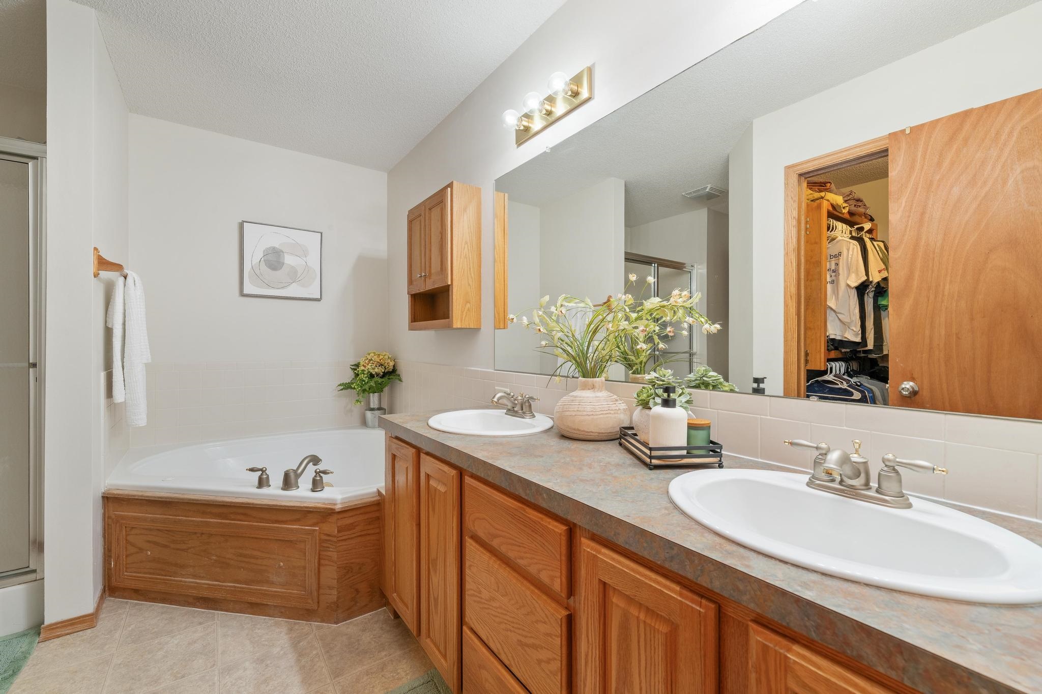 2617 E Old Spring Ct, Derby, Kansas image 17