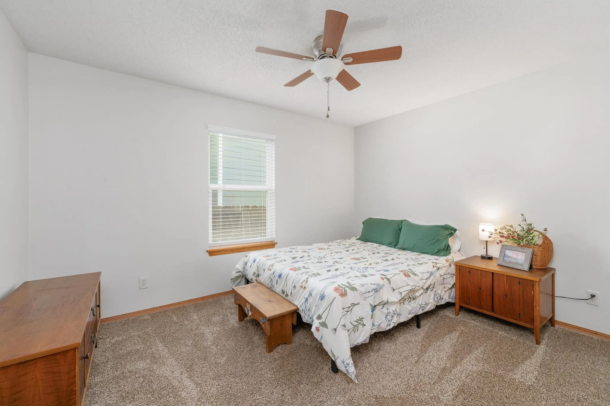 Derby, Kansas 67037, United States, 4 Bedrooms Bedrooms, ,3 BathroomsBathrooms,Residential,Pending,144383