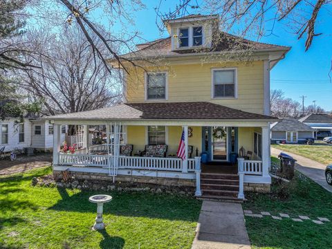 Homes For Sale - 325 N Atchison St<br/> El Dorado, KS 67042