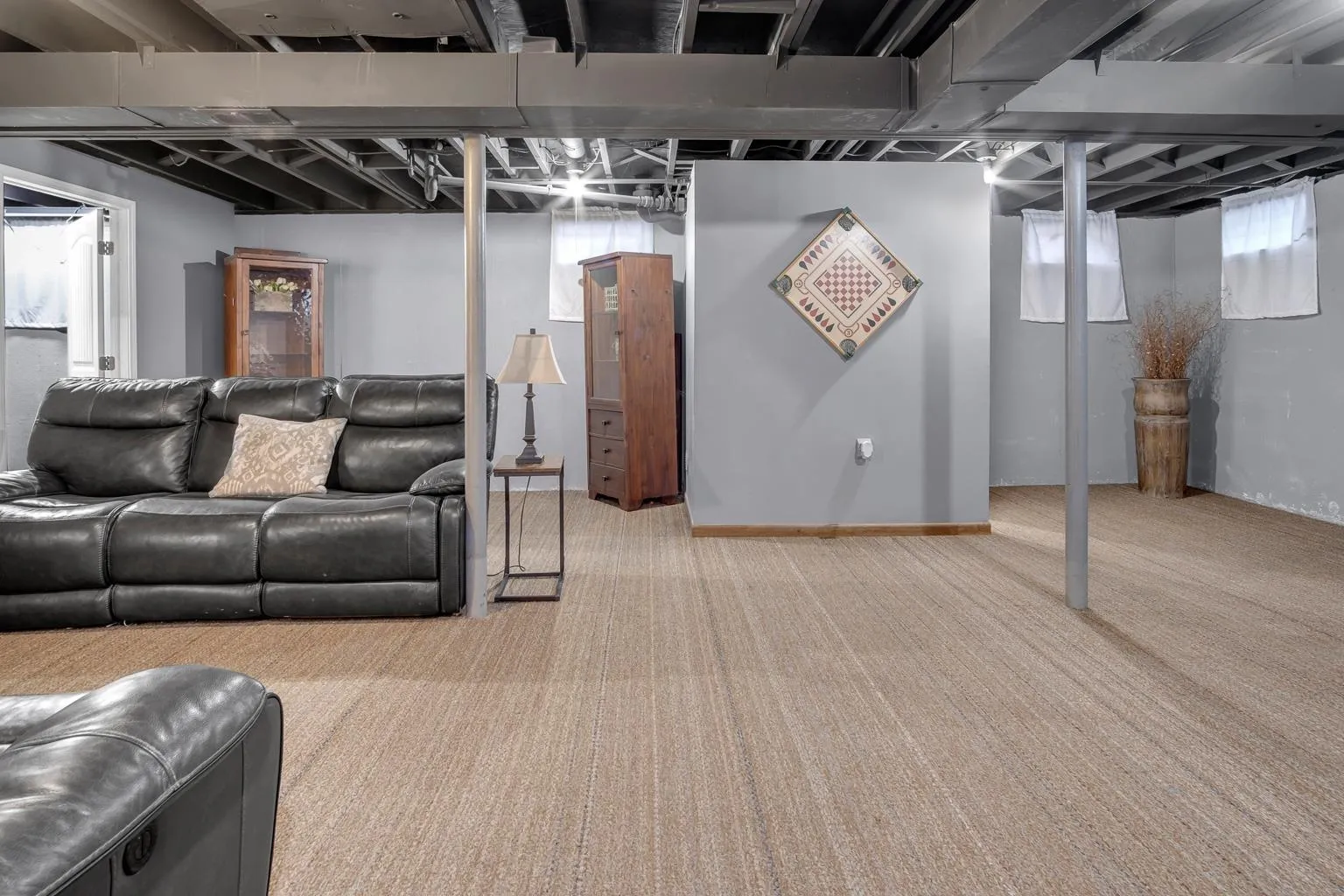 Newton, Kansas 67114, United States, 3 Bedrooms Bedrooms, ,2 BathroomsBathrooms,Residential,Pending,35327