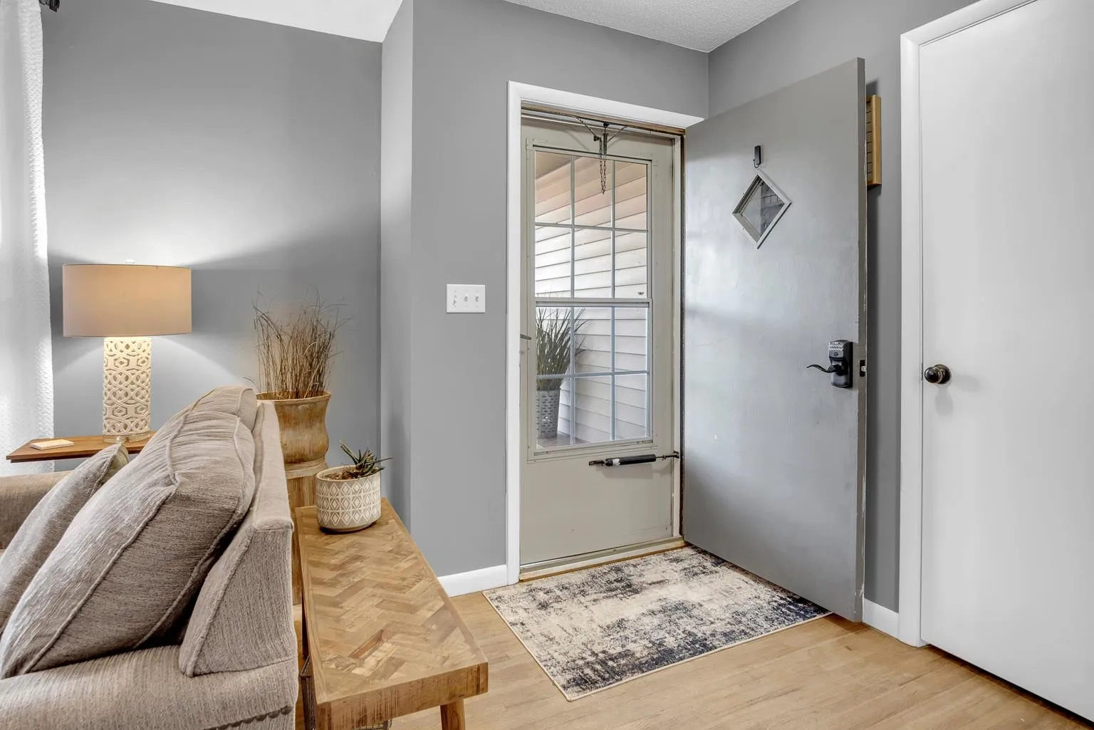 Newton, Kansas 67114, United States, 3 Bedrooms Bedrooms, ,2 BathroomsBathrooms,Residential,Pending,35327