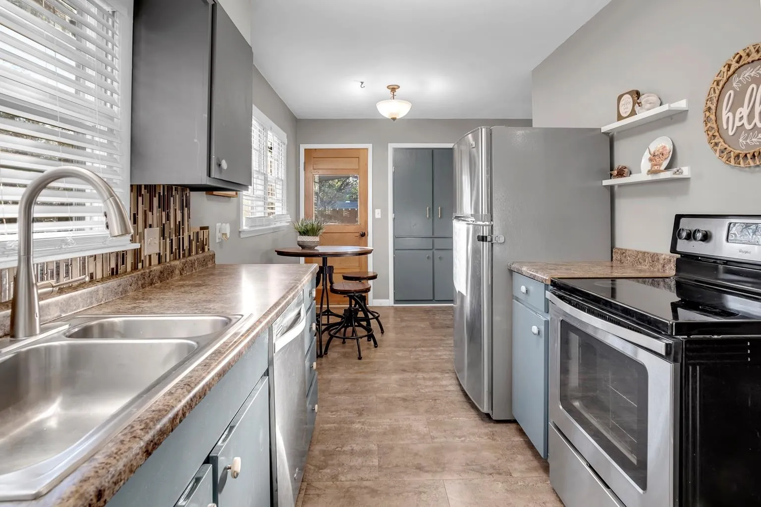 Newton, Kansas 67114, United States, 3 Bedrooms Bedrooms, ,2 BathroomsBathrooms,Residential,Pending,35327