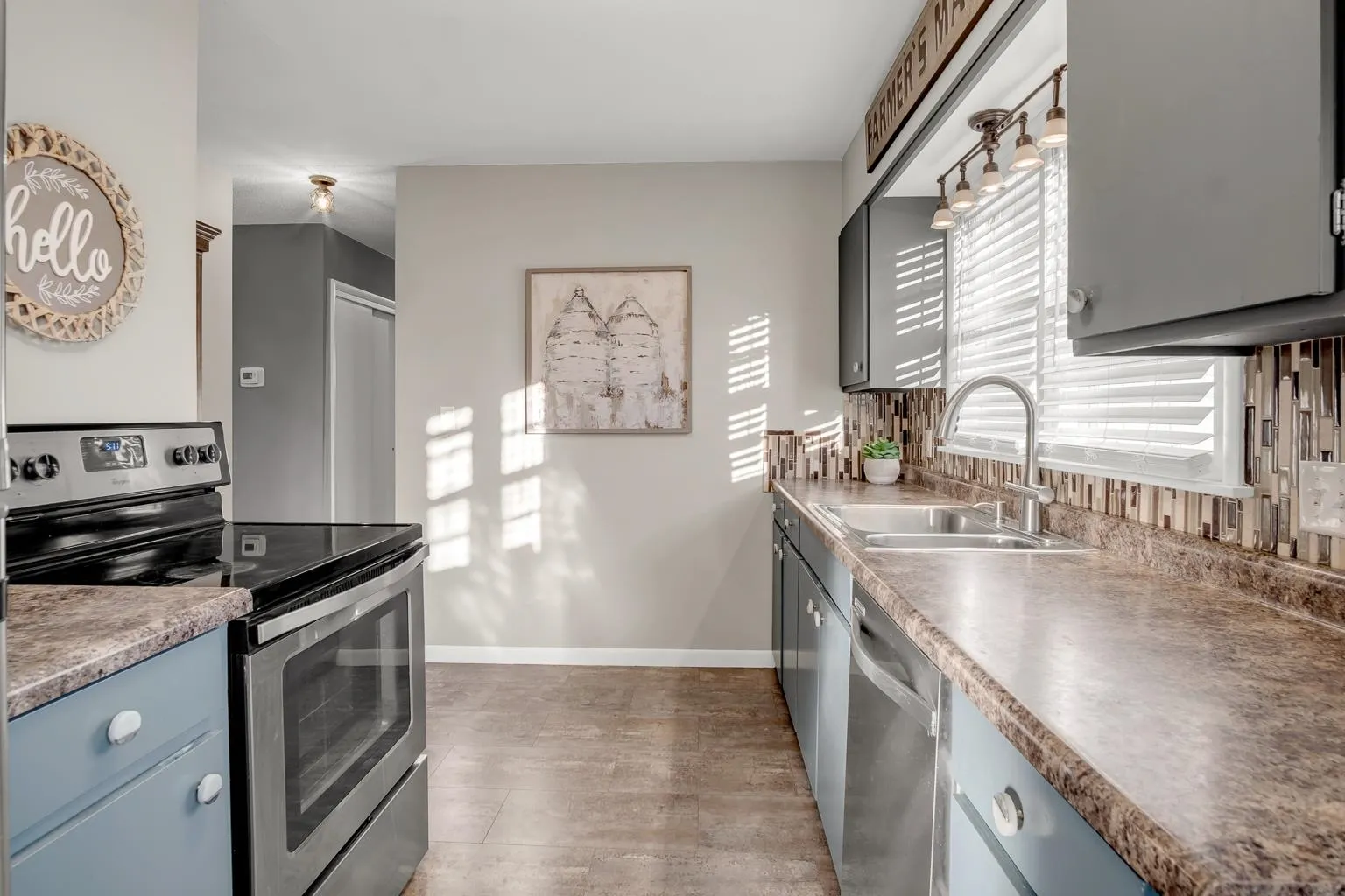 Newton, Kansas 67114, United States, 3 Bedrooms Bedrooms, ,2 BathroomsBathrooms,Residential,Pending,35327