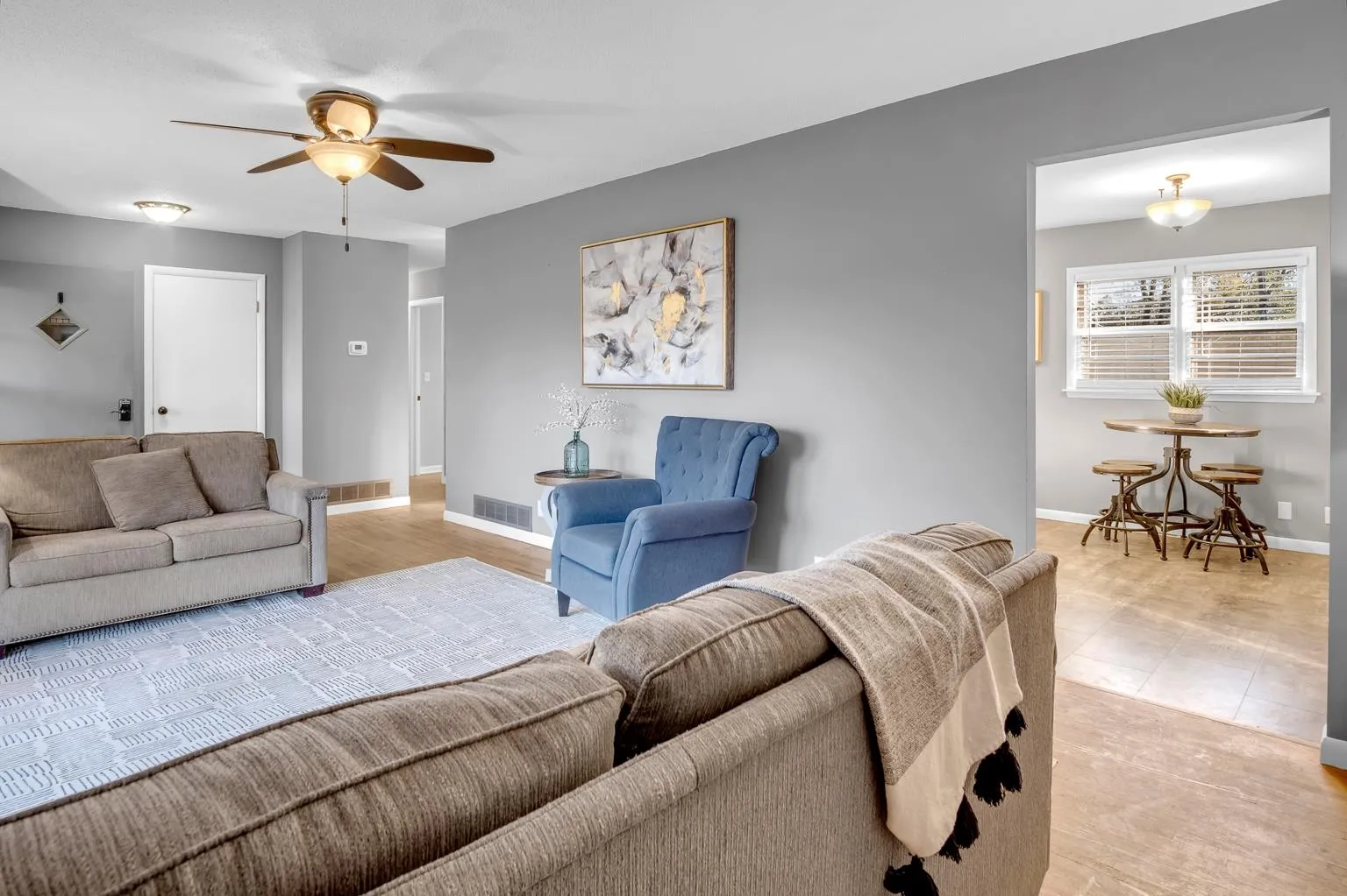 Newton, Kansas 67114, United States, 3 Bedrooms Bedrooms, ,2 BathroomsBathrooms,Residential,Pending,35327