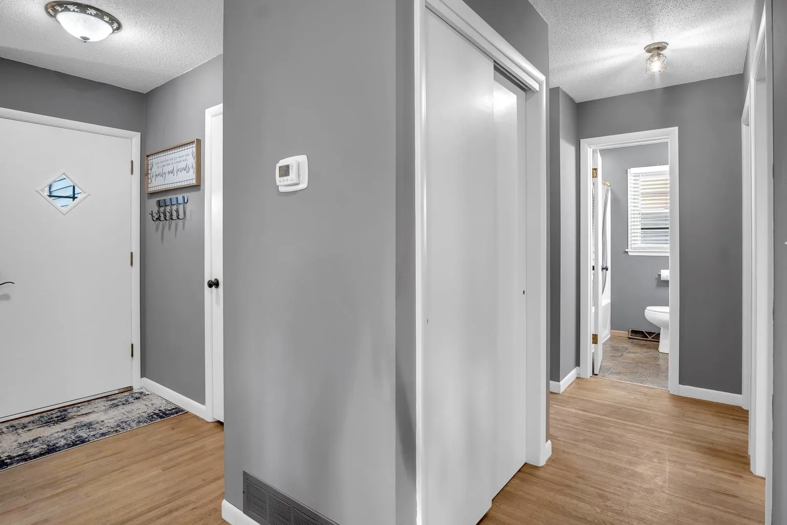 Newton, Kansas 67114, United States, 3 Bedrooms Bedrooms, ,2 BathroomsBathrooms,Residential,Pending,35327