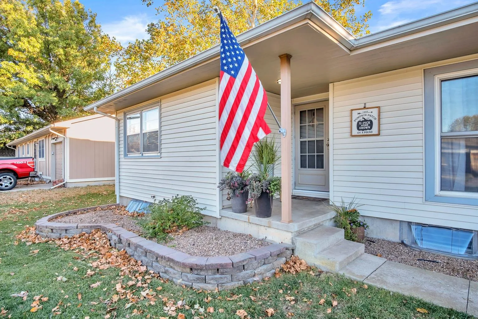 Newton, Kansas 67114, United States, 3 Bedrooms Bedrooms, ,2 BathroomsBathrooms,Residential,Pending,35327