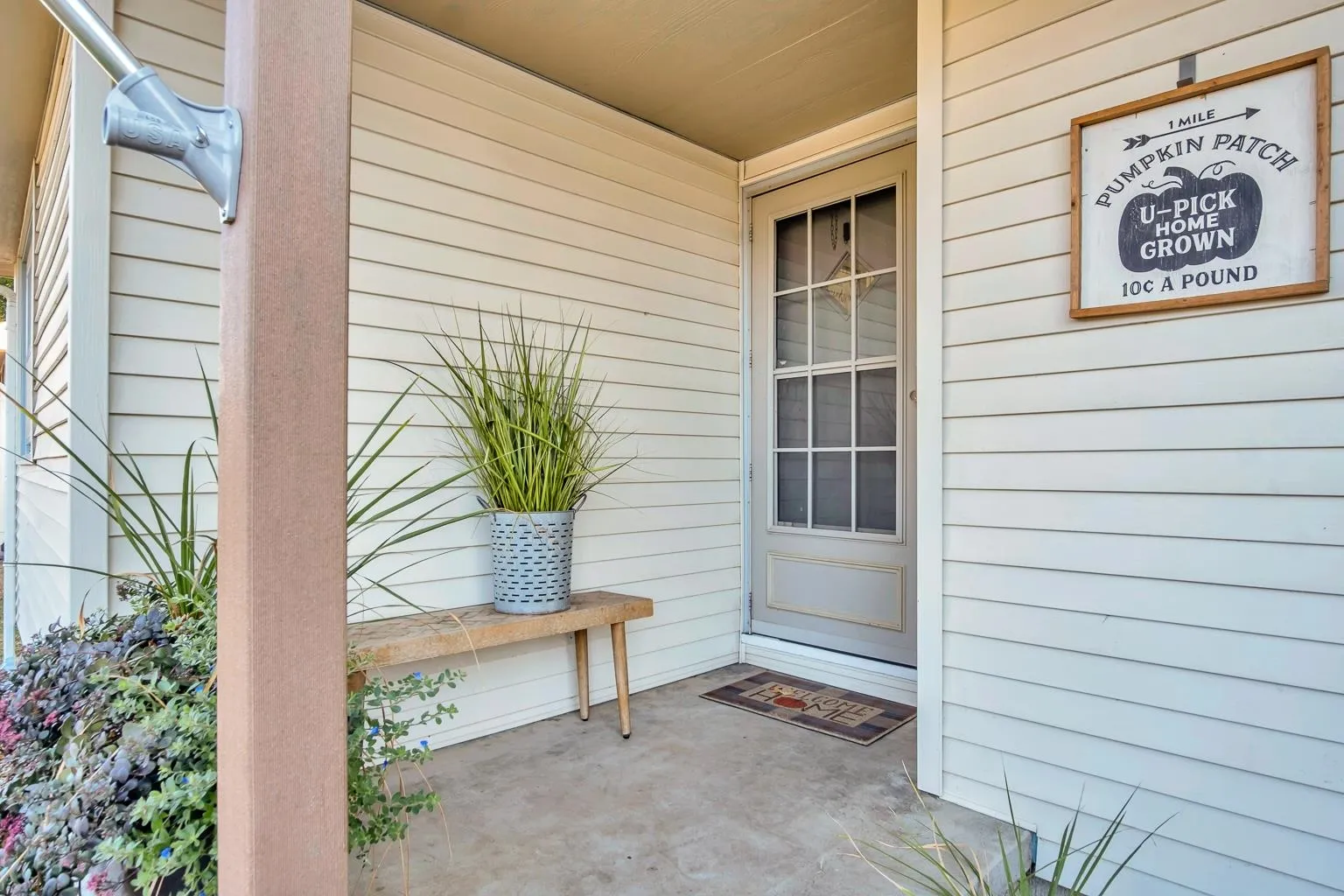 Newton, Kansas 67114, United States, 3 Bedrooms Bedrooms, ,2 BathroomsBathrooms,Residential,Pending,35327