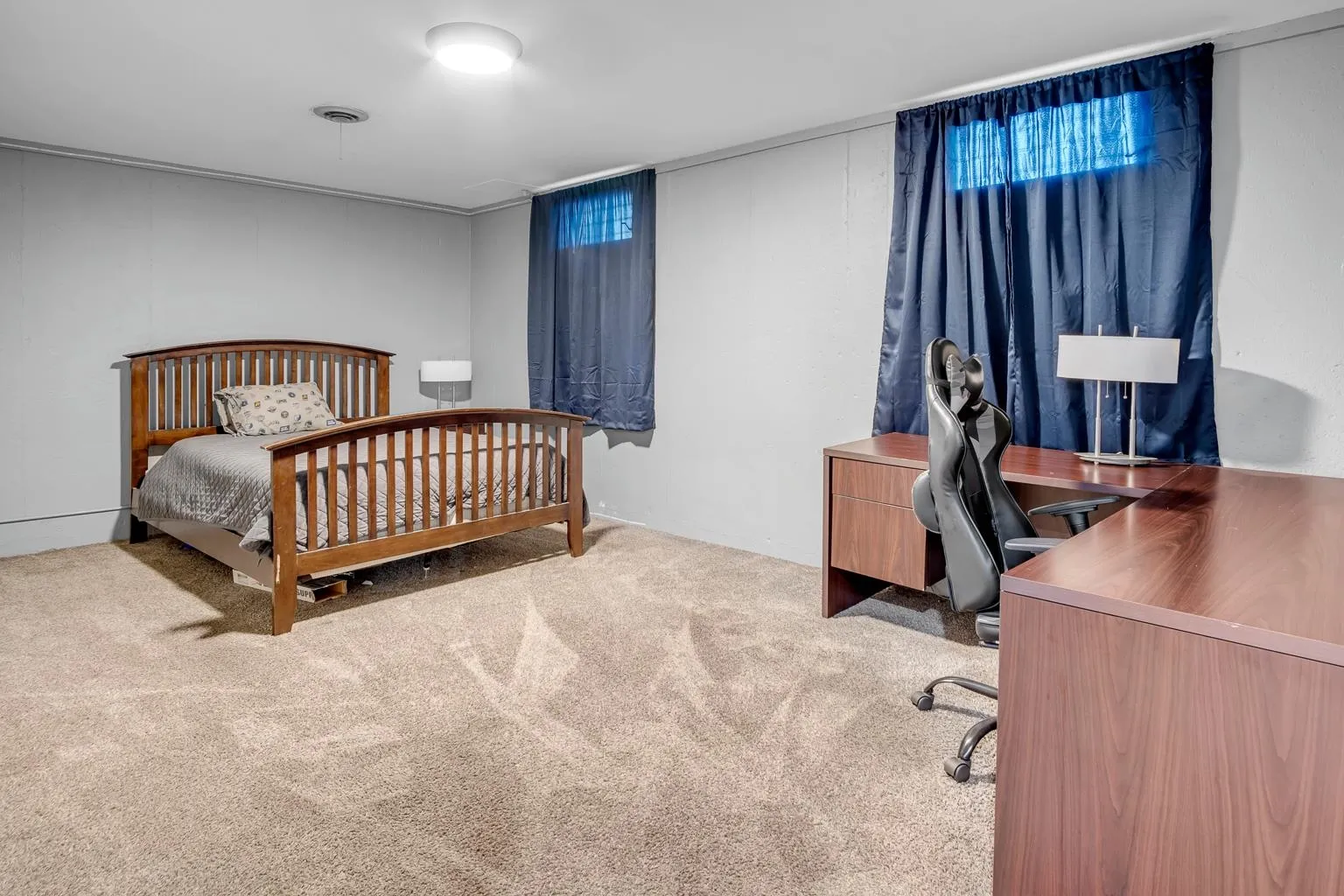 Newton, Kansas 67114, United States, 3 Bedrooms Bedrooms, ,2 BathroomsBathrooms,Residential,Pending,35327