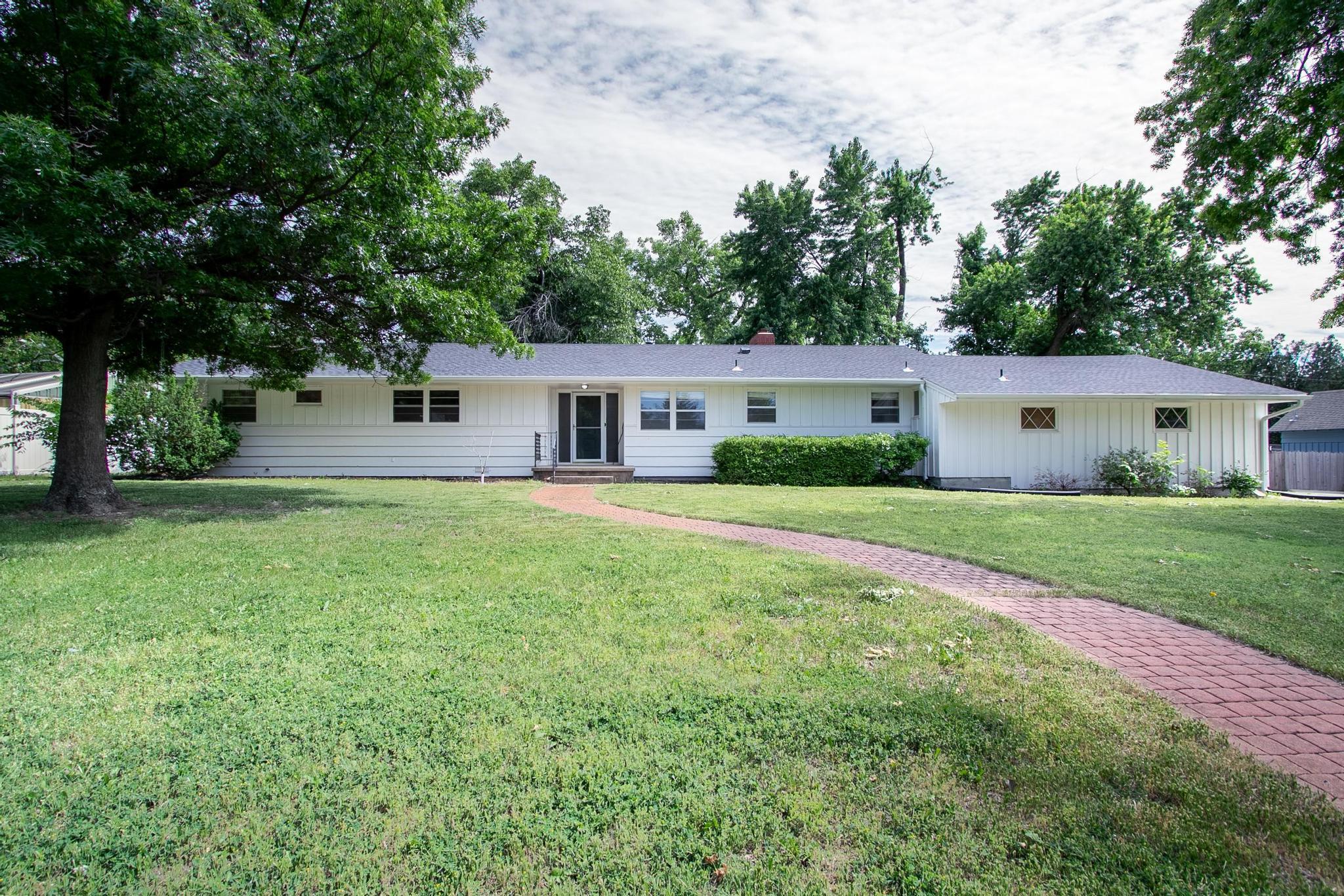 5 Indian Ln, Newton, Kansas image 2