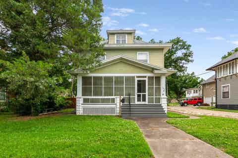 Homes For Sale - 507 W 9th Ave<br/> Winfield, KS 67156