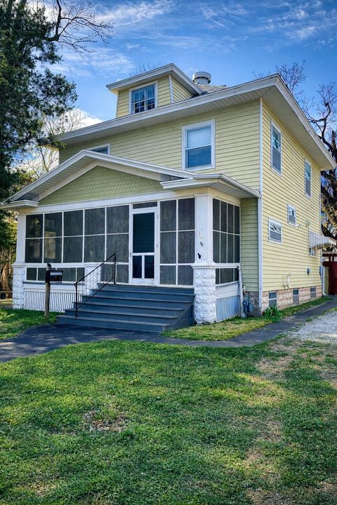 Homes For Sale - 507 W 9th Ave<br/> Cowley County, Winfield, KS 67156