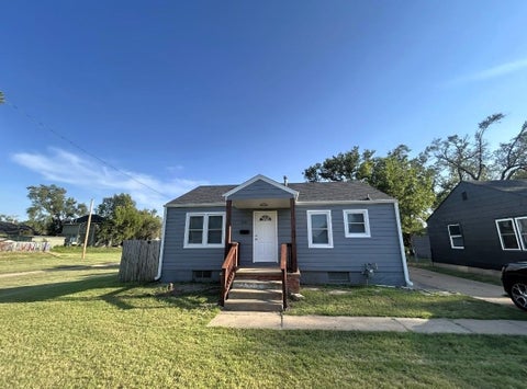 Homes For Sale - 316 Russell Ave<br/> Salina, KS 67401