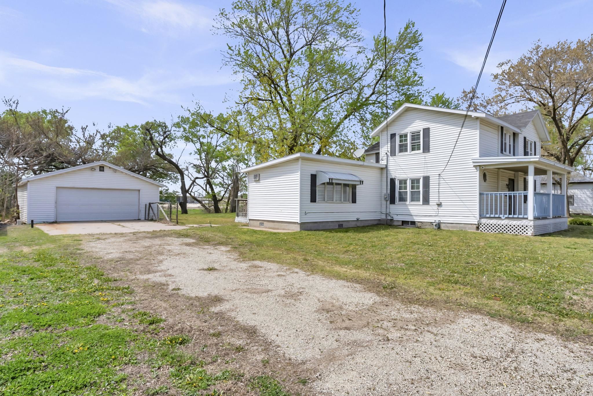 209 Garfield St, Marion, Kansas image 2