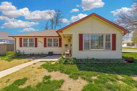 Homes For Sale - 304 E 11th St<br/> Sumner County, Wellington, KS 67152