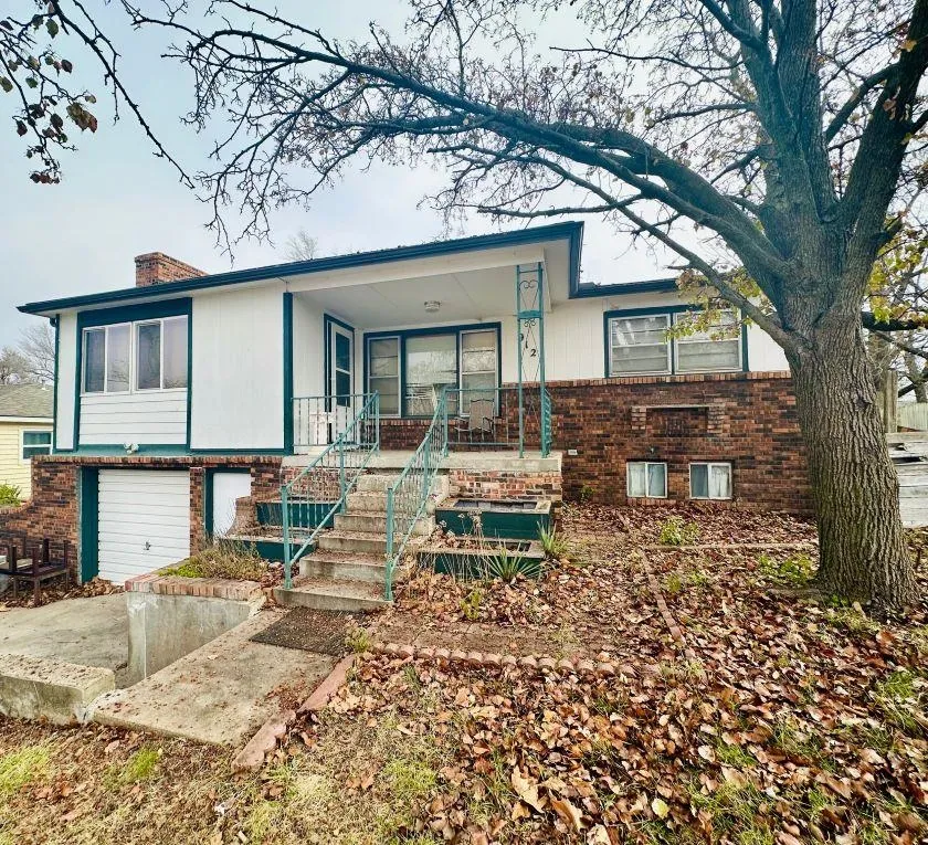 Newton, Kansas 67114, United States, 3 Bedrooms Bedrooms, ,1 BathroomBathrooms,Residential,Active,253697