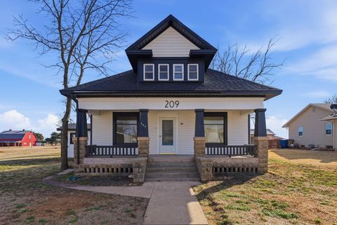 Homes For Sale - 209 W Kansas Ave<br/> Sumner County, Conway Springs, KS 67031