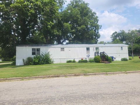 Homes For Sale - 220 W 7th St<br/> Greenwood County, Eureka, KS 67045