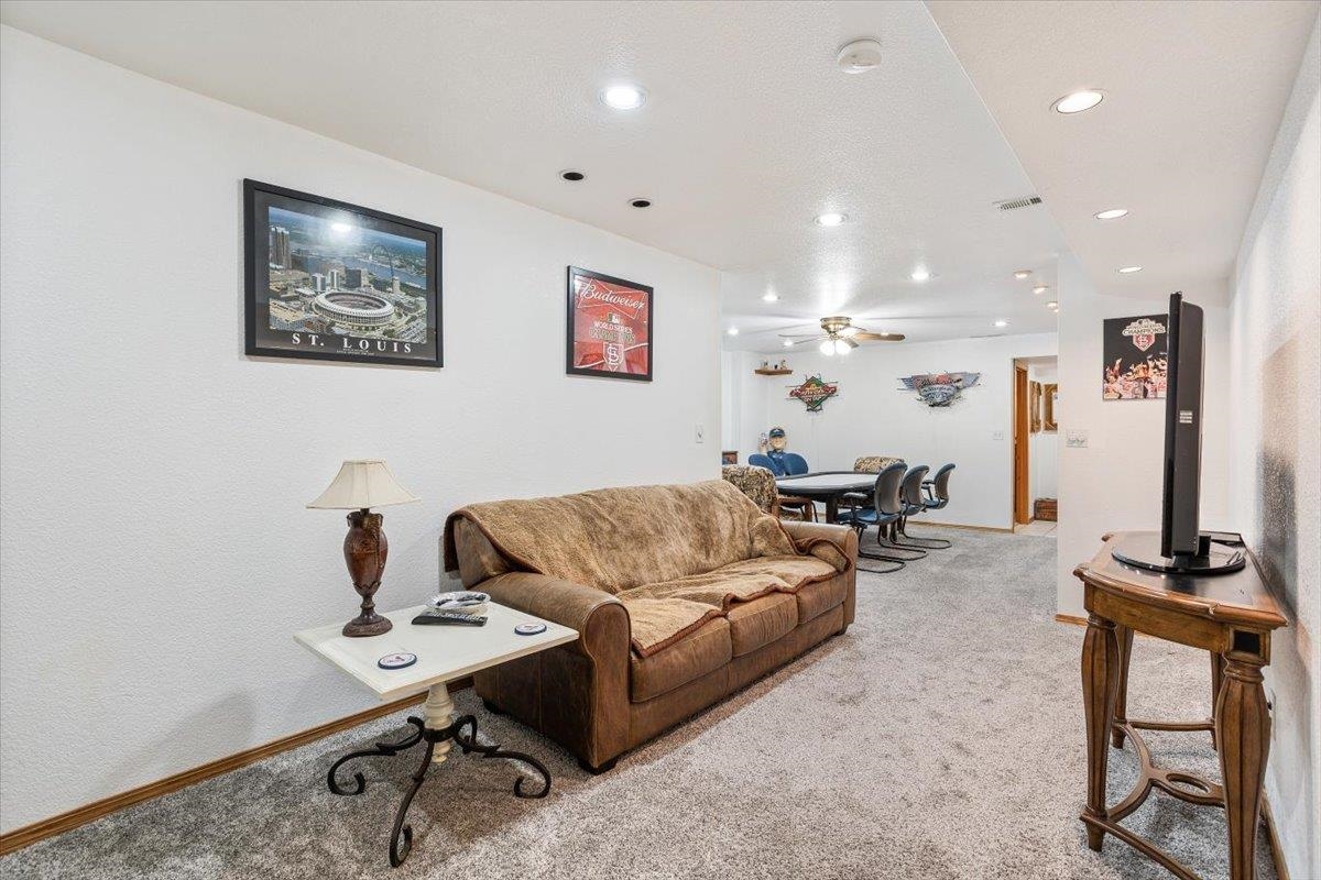 Derby, Kansas 67037, United States, 4 Bedrooms Bedrooms, ,3 BathroomsBathrooms,Residential,Pending,52755