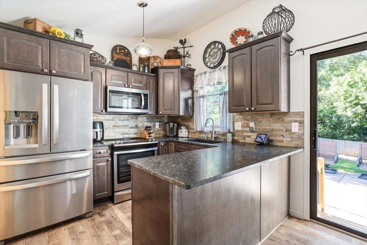 Derby, Kansas 67037, United States, 4 Bedrooms Bedrooms, ,3 BathroomsBathrooms,Residential,Pending,52755