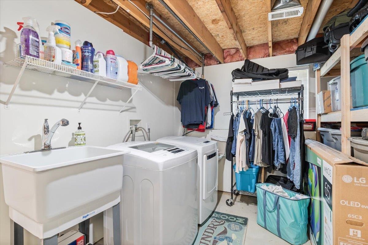 Derby, Kansas 67037, United States, 4 Bedrooms Bedrooms, ,3 BathroomsBathrooms,Residential,Pending,52755