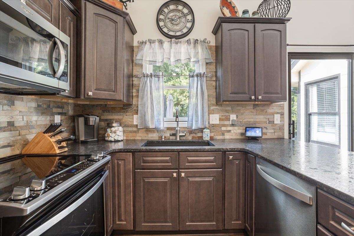 Derby, Kansas 67037, United States, 4 Bedrooms Bedrooms, ,3 BathroomsBathrooms,Residential,Pending,52755