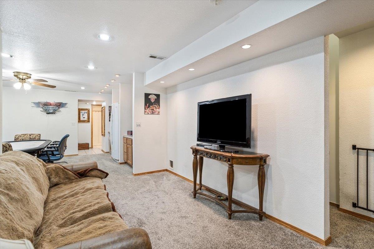 Derby, Kansas 67037, United States, 4 Bedrooms Bedrooms, ,3 BathroomsBathrooms,Residential,Pending,52755