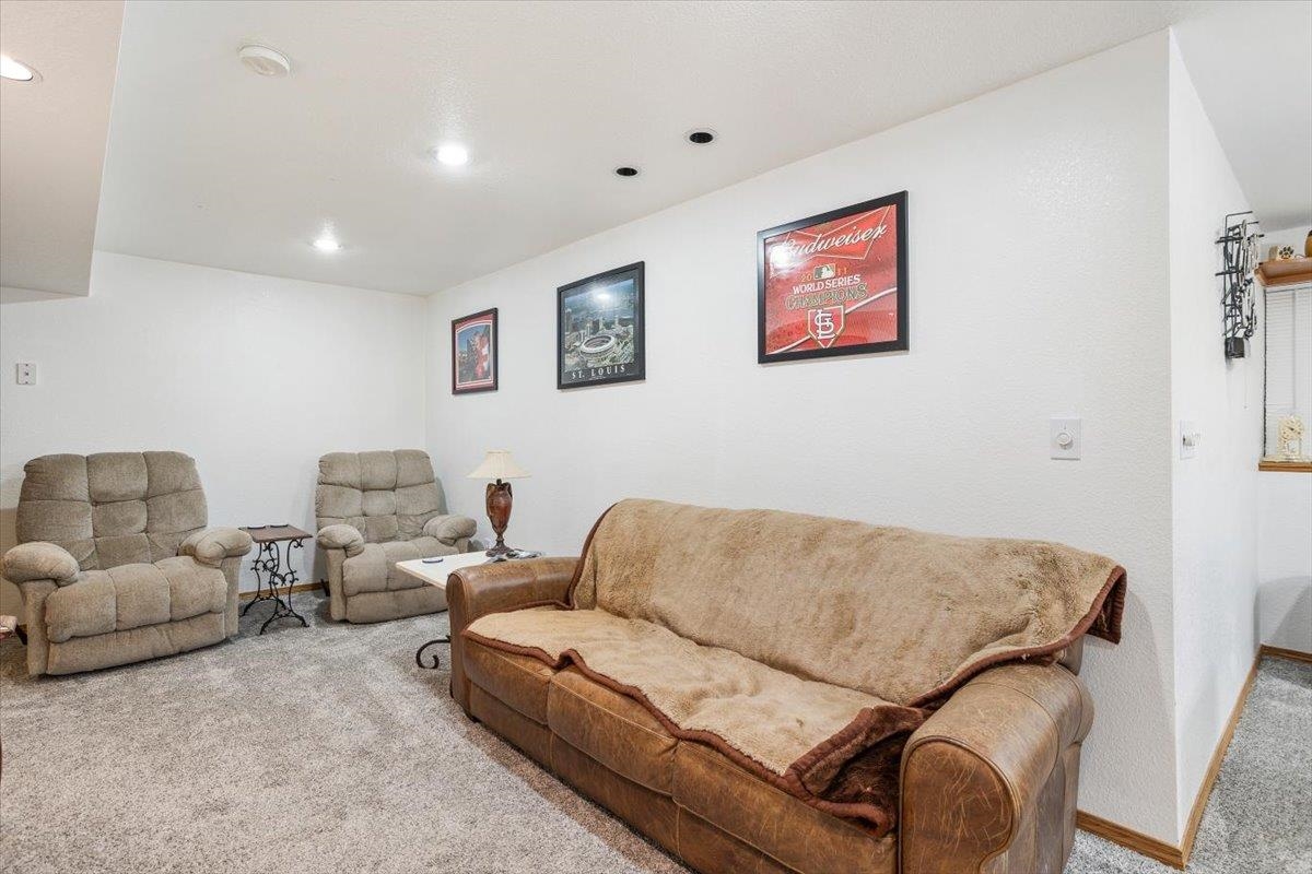 Derby, Kansas 67037, United States, 4 Bedrooms Bedrooms, ,3 BathroomsBathrooms,Residential,Pending,52755