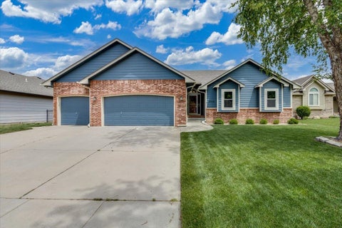 Townhouse For Sale - 2308 N Brandon Cir<br/> Wichita, KS 67226