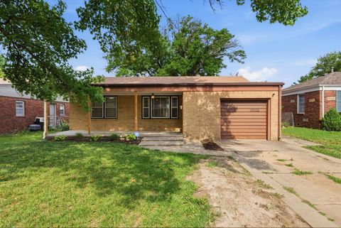 Homes For Sale - 1651 S Windsor St<br/> Wichita, KS 67218